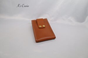 レザーアイテムK's Cuoioのベルト通し型スマホケース縦型