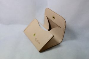 レザーアイテムK's Cuoioのボックス型小銭入れ