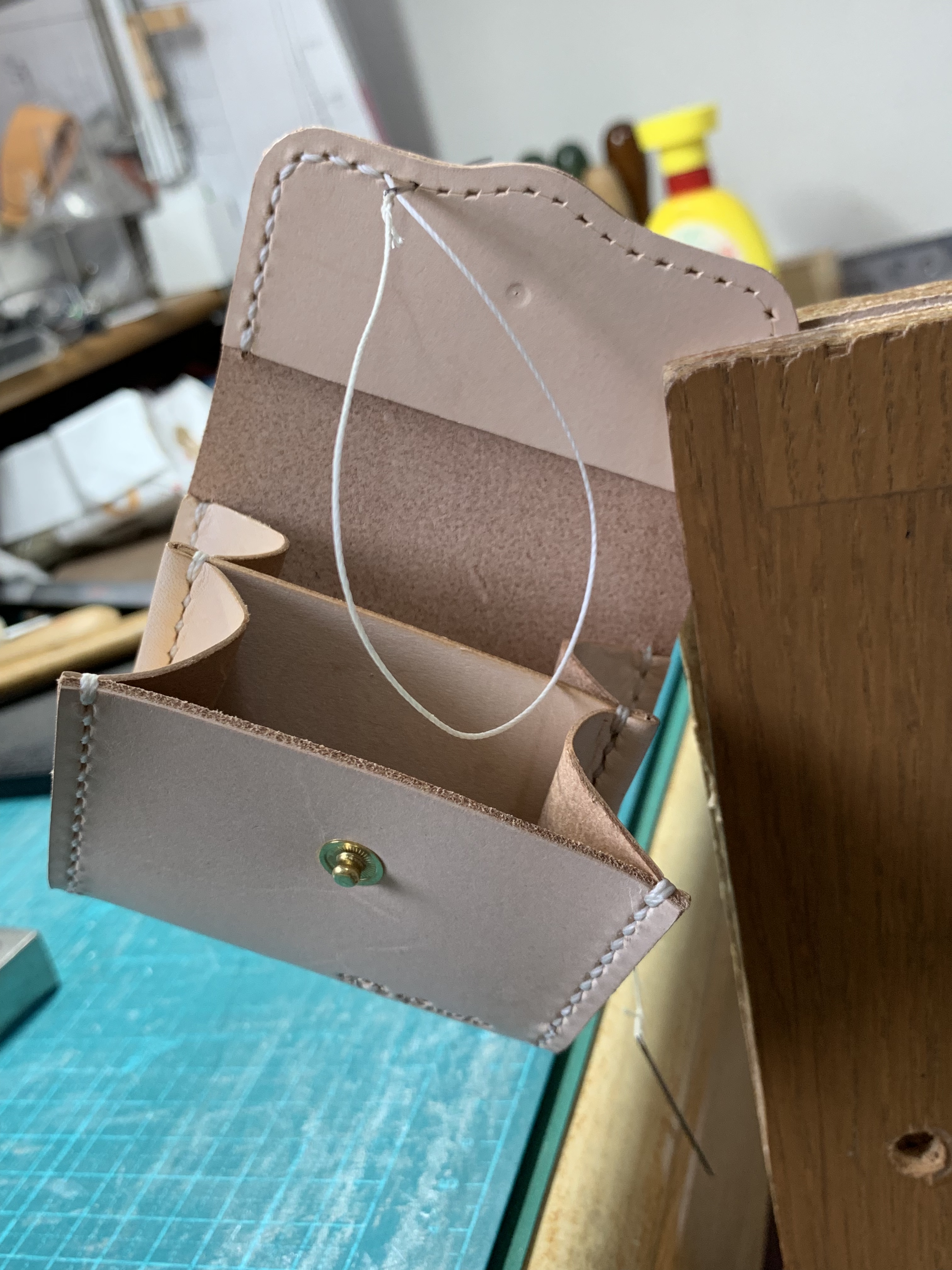 ヌメ革の財布、小銭入れ製作