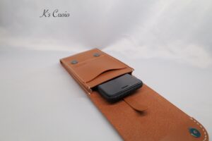 レザーアイテムK's Cuoioのベルト通し型スマホケース縦型
