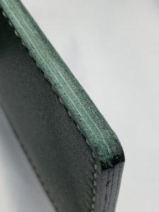 コバを磨く前のお札入れ