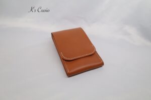 レザーアイテムK's Cuoioのベルト通し型スマホケース縦型