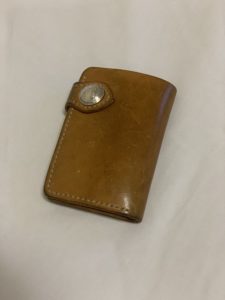 レザーアイテムK's Cuoioのハーフウォレット