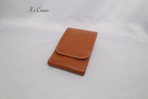 レザーアイテムK's Cuoioのベルト通し型スマホケース縦型