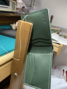 縫いかけのお札入れ