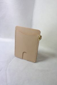 ヌメ革の定期入れ