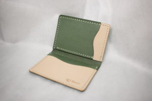 グリーンとナチュラルのツートンパスケース