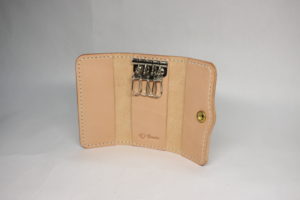 レザーアイテムK's Cuoioのキーケース