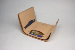 レザーアイテムK's Cuoioの三つ折り財布