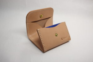 レザーアイテムK's Cuoioのボックス型小銭入れ