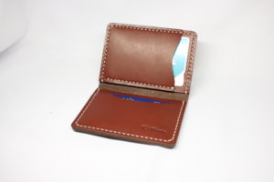 ブラウン色のパスケース