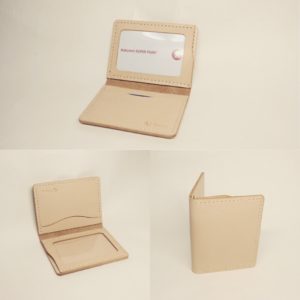 パスケースにアクリルの窓をお付けしました。