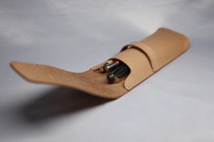 ヌメ革のペンケース