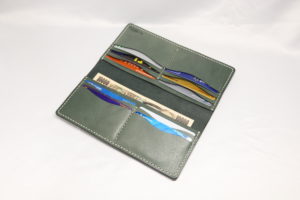 カードホルダーからお札が見えるように変更しました。