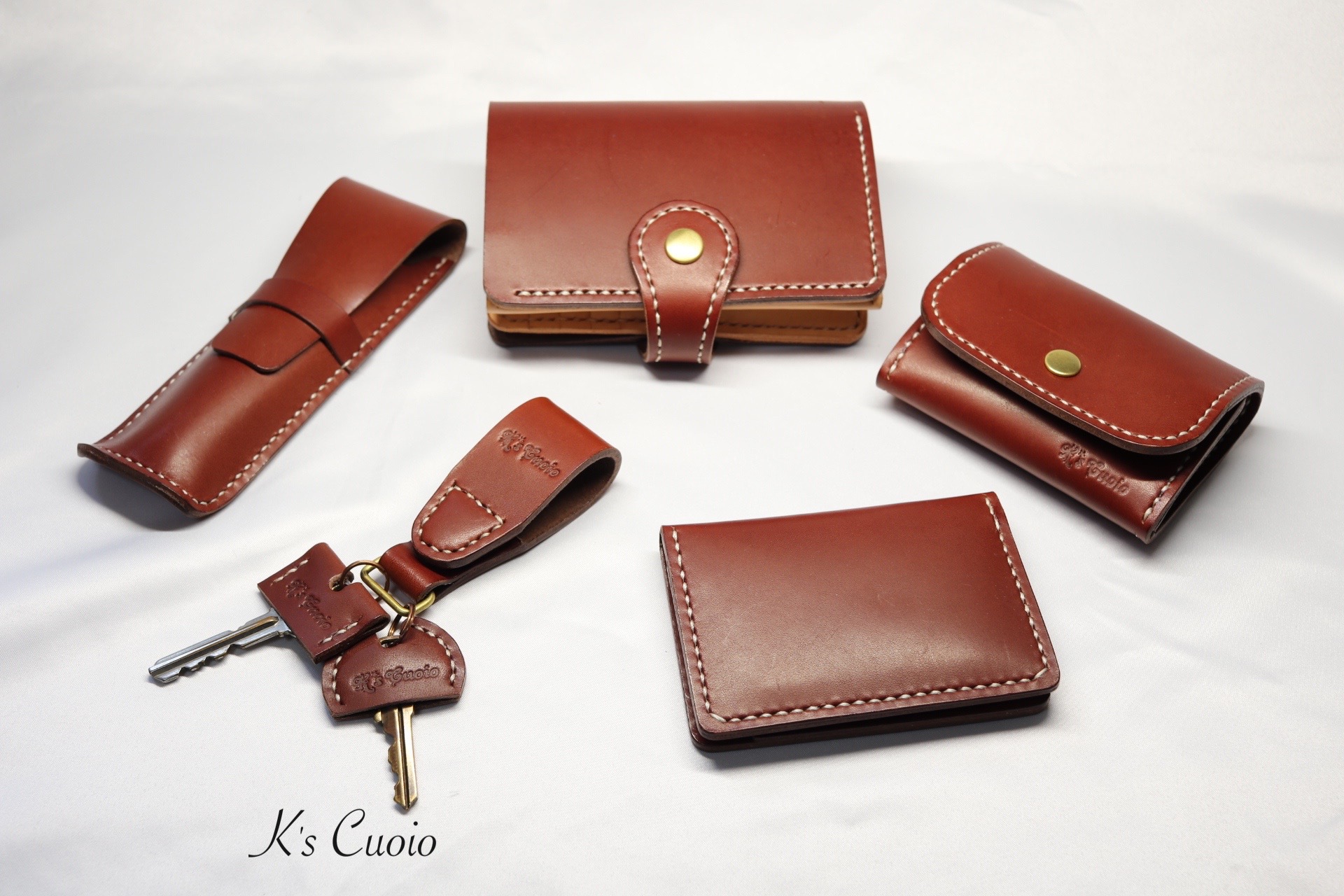 ブラウン色のレザーアイテム