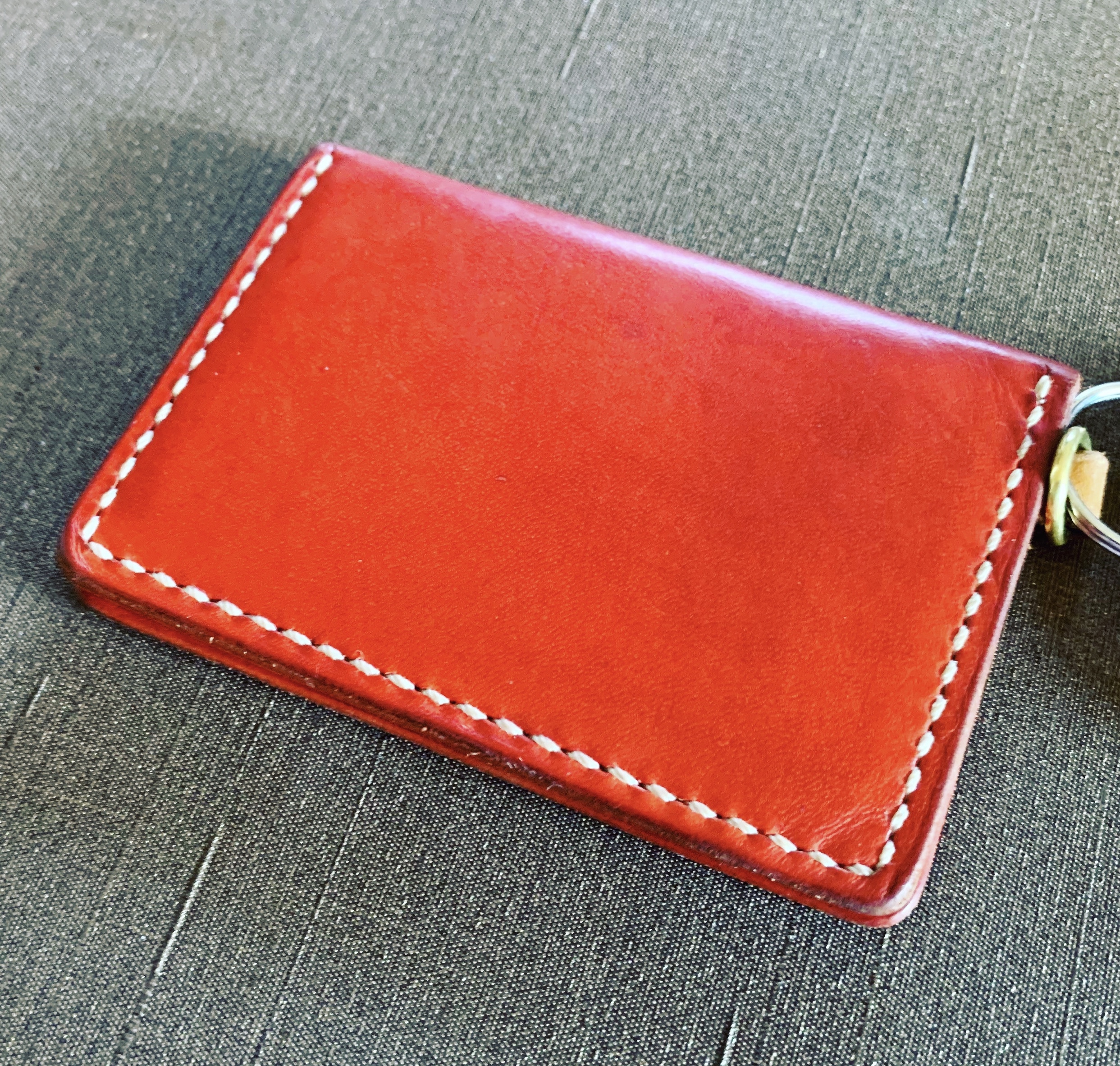 赤色のヌメ革のその後