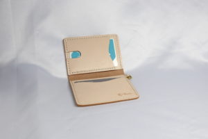 カードが取り出しやすいパスケース