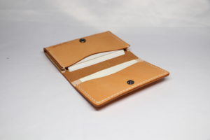 K's Cuoioのオレンジヌメ革のツートン名刺入れ