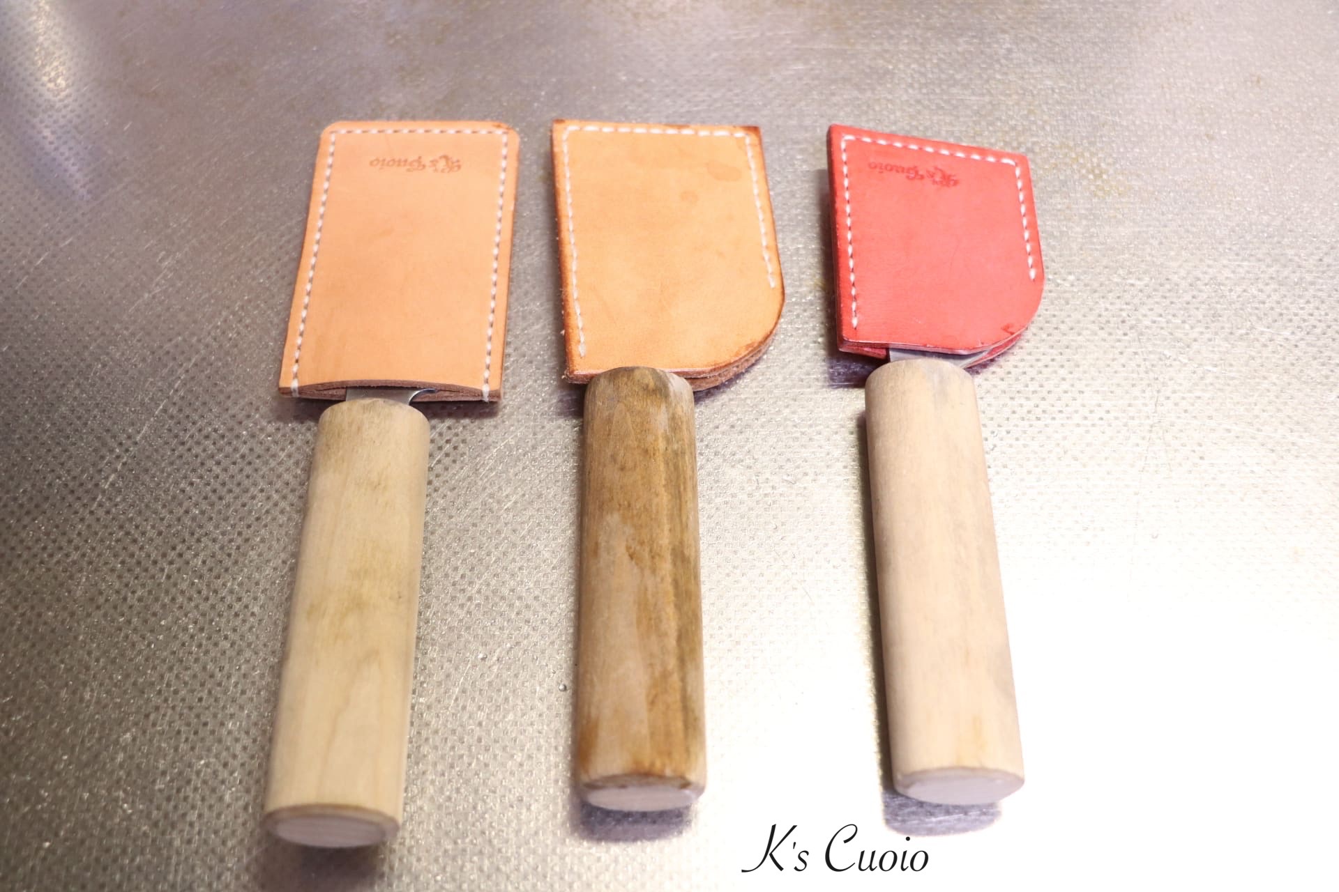 革包丁を研ぎます。