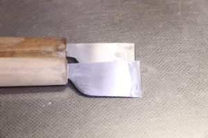 研ぎ終わった革包丁。