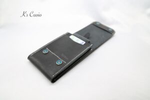 レザーアイテムK's Cuoioベルト通し型スマホケース縦型