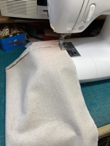 レザーアイテムK's Cuoioの巾着袋の製作4