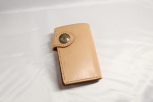 レザーアイテムK's Cuoioのハーフウォレット