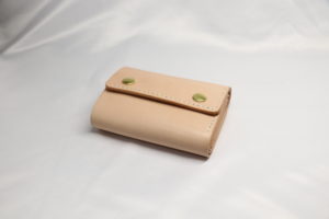 レザーアイテムK's Cuoioの三つ折り財布