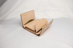 レザーアイテムK's Cuoioの三つ折り財布