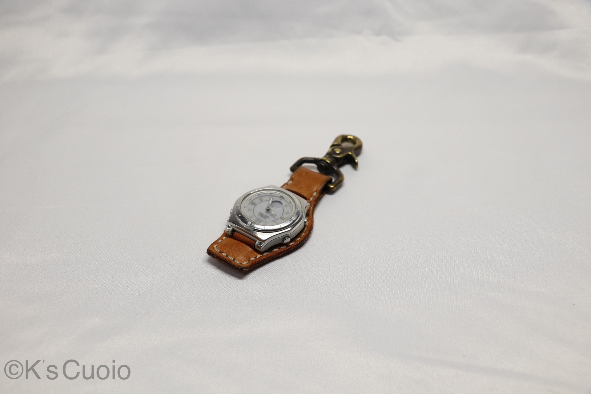 レザーアイテムK's Cuoioです。腕時計を懐中時計に作り替えました