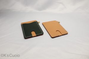 レザーアイテムK's Cuoioの定期入れカスタマイズ