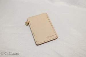 レザーアイテムK's Cuoioの定期入れ