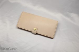 レザーアイテムK's Cuoioのカードホルダー