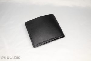 レザーアイテムK's Cuoioのブラックヌメ革のお札入れ