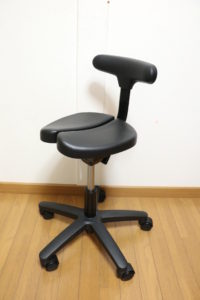 レザーアイテムK's Cuoioの新作業椅子
