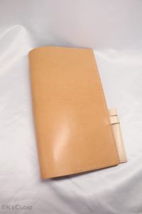 レザーアイテムK's Cuoioの手帳カバー