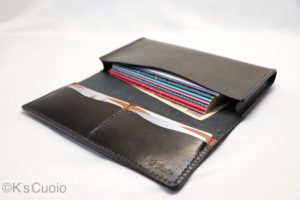 レザーアイテムK's Cuoioの横長通帳ケース