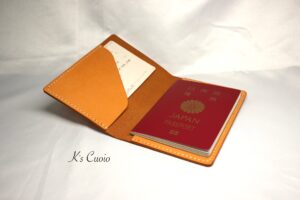 レザーアイテムK's Cuoioのパスポートケース