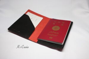 レザーアイテムK's Cuoioのパスポートケース