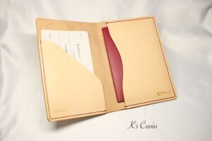 レザーアイテムK's Cuoioのパスポートケース