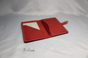 レザーアイテムK's Cuoioのパスポートケース