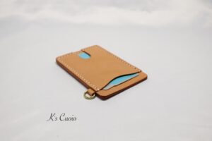 レザーアイテムK's Cuoioの定期入れ