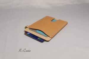 レザーアイテムK's Cuoioの定期入れ