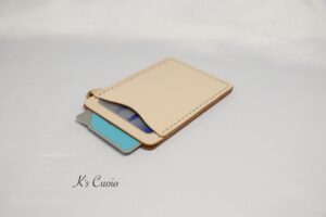 レザーアイテムK's Cuoioの定期入れ