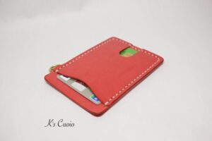 レザーアイテムK's Cuoioの定期入れ