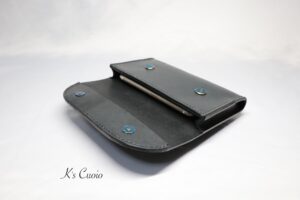 レザーアイテムK's Cuoioのベルト通し型スマホケース横型II
