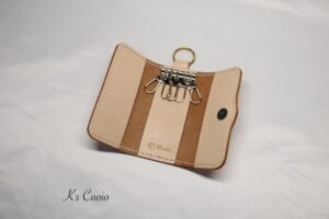 レザーアイテムK's Cuoioのキーケースカスタマイズ