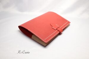 レザーアイテムK's Cuoioの手帳カバー