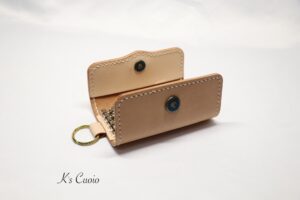 レザーアイテムK's Cuoioのキーケースカスタマイズ