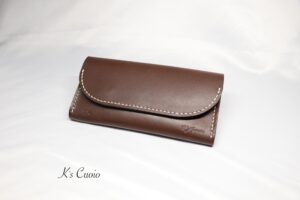 レザーアイテムK's Cuoioのベルト通し型スマホケース